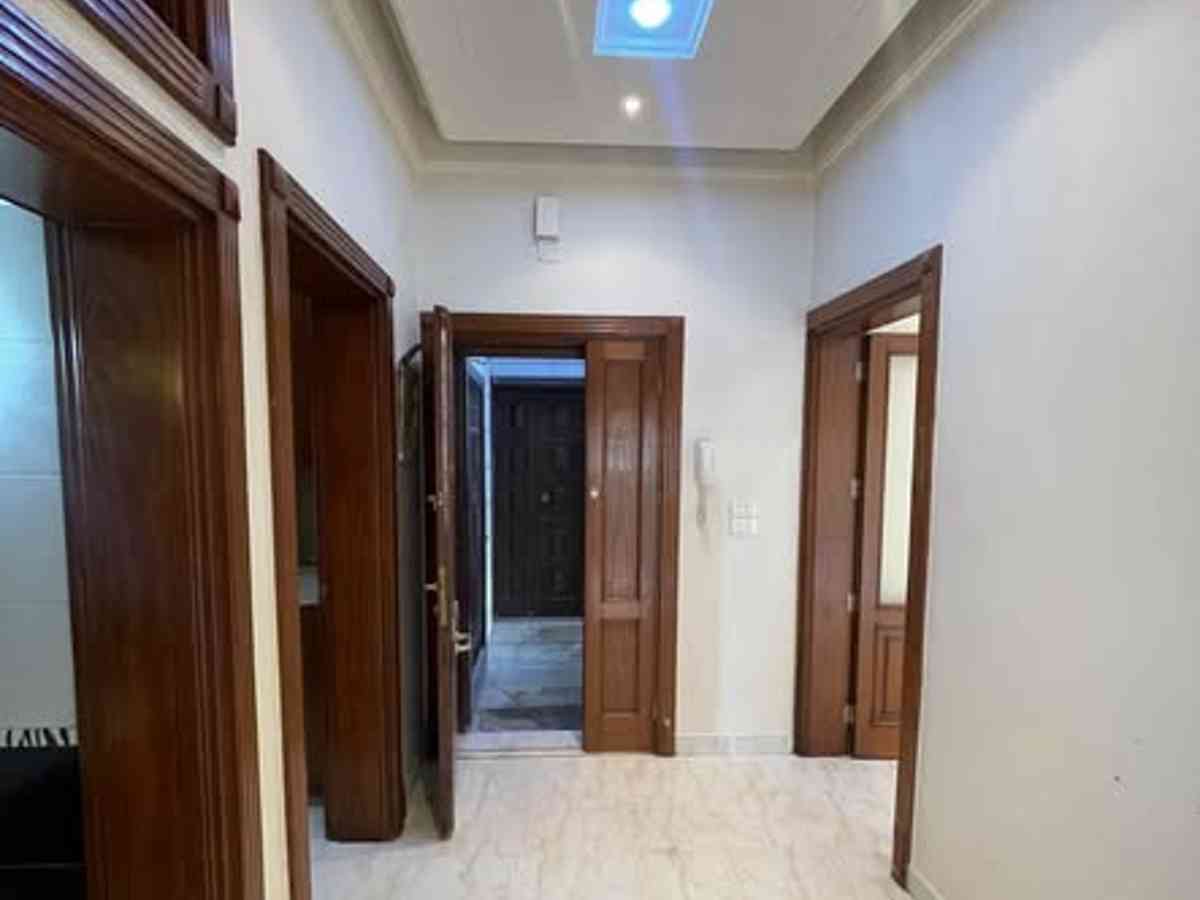 شقة 5 غرف 200م² طابق 1 للإيجار