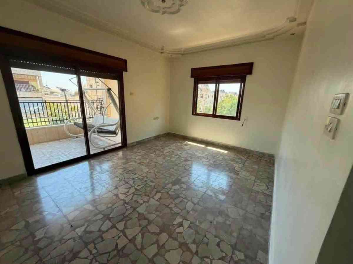 شقة 5 غرف 200م² طابق 2 للإيجار