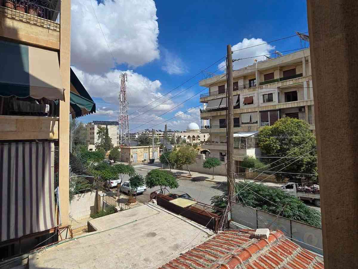 شقة 6 غرف طابق 1 للإيجار