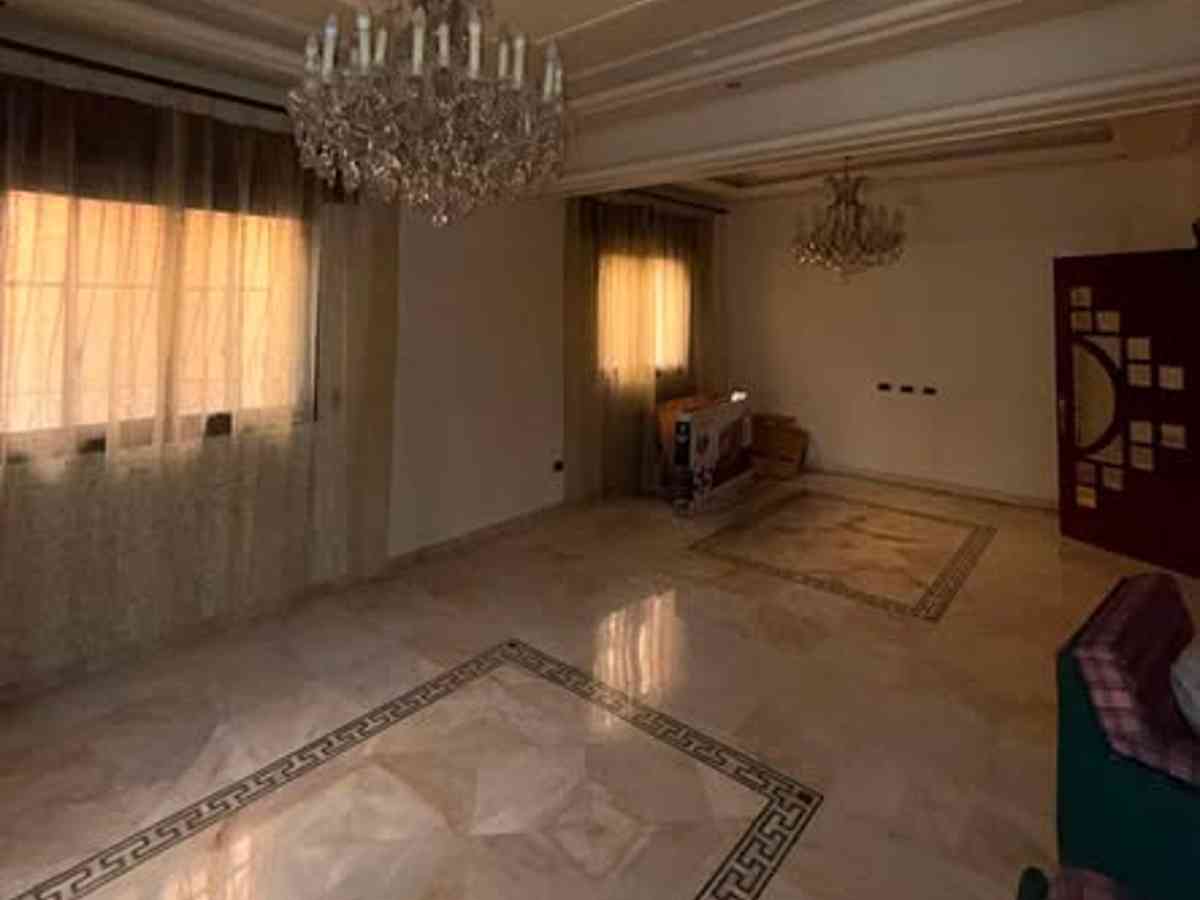 شقة 6 غرف 220م² للإيجار