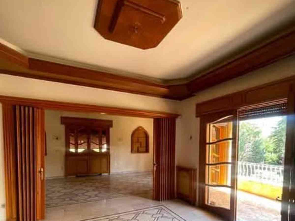 شقة 7 غرف طابق 1 للإيجار