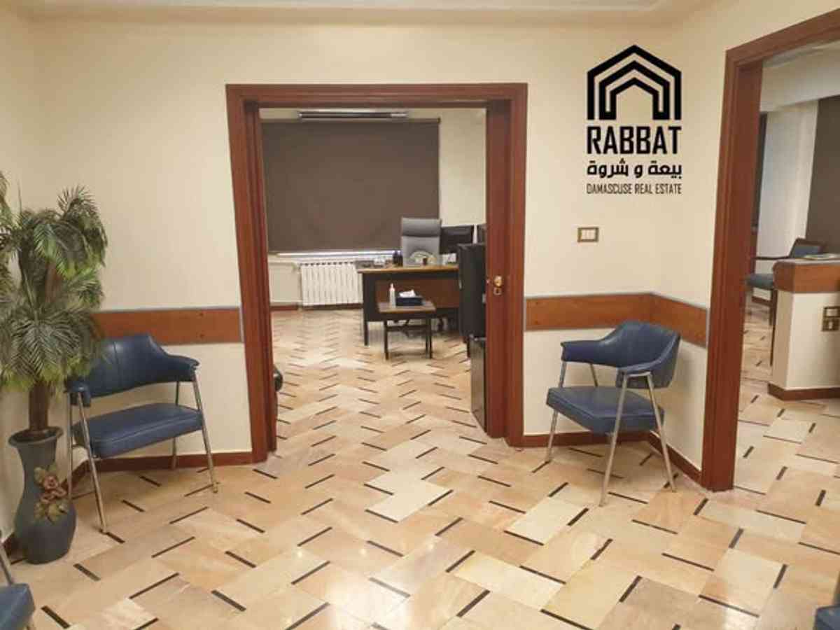 مكتب 100م² طابق 2 مع فرش للإيجار
