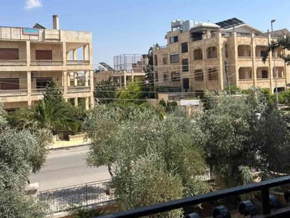 شقة 5 غرف طابق 1 للإيجار