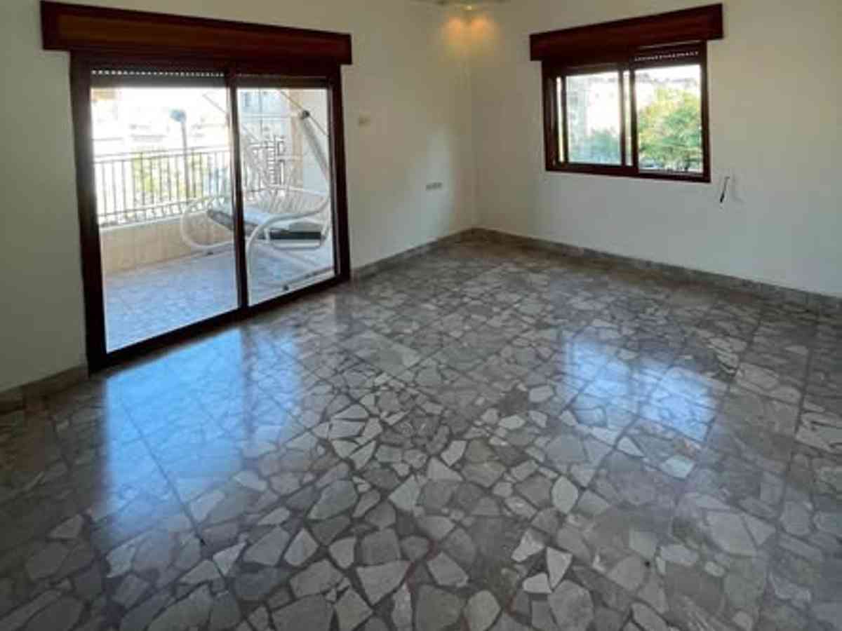 شقة 5 غرف 200م² طابق 2 للإيجار
