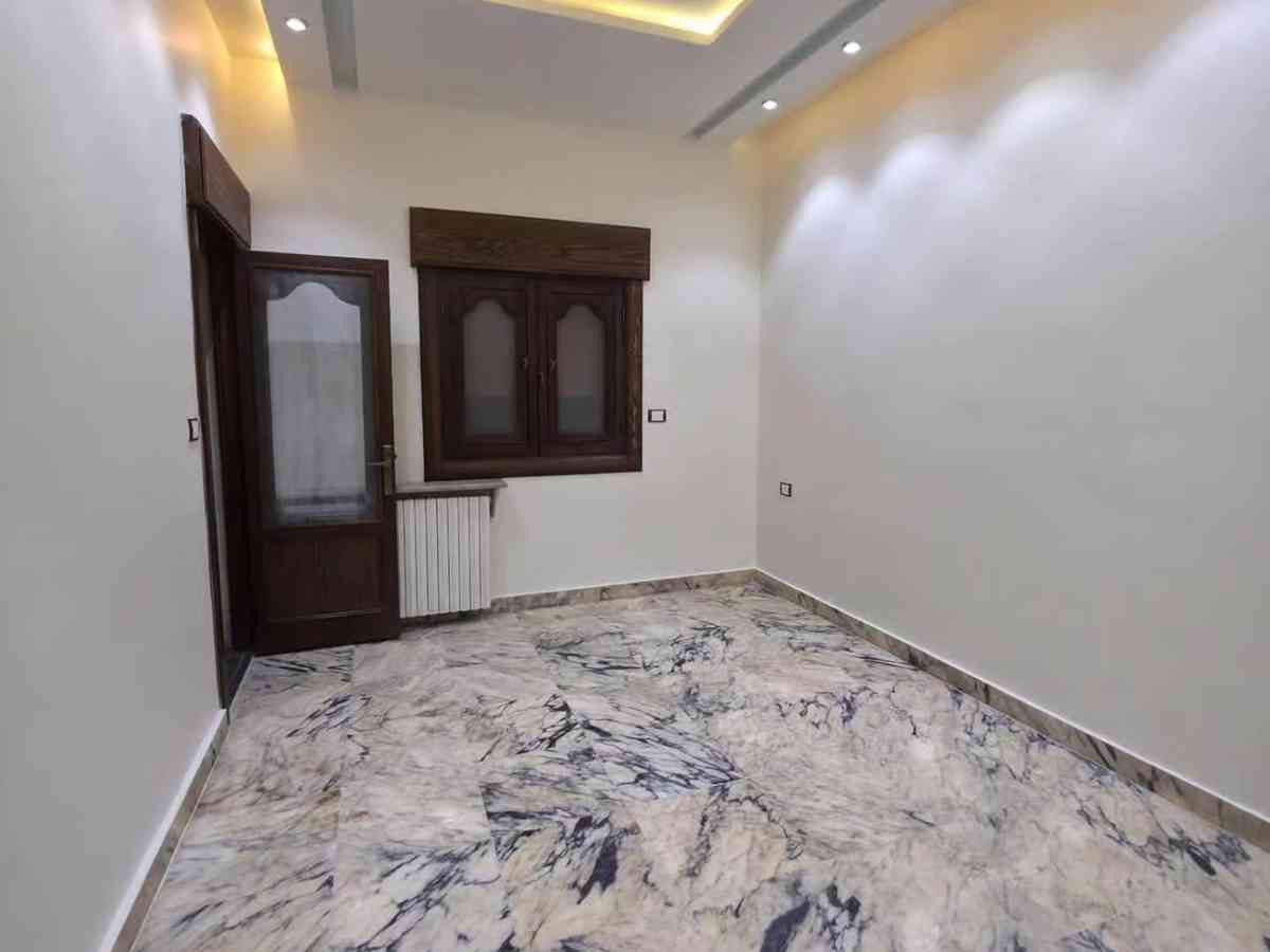 شقة 6 غرف 240م² طابق 1 للبيع
