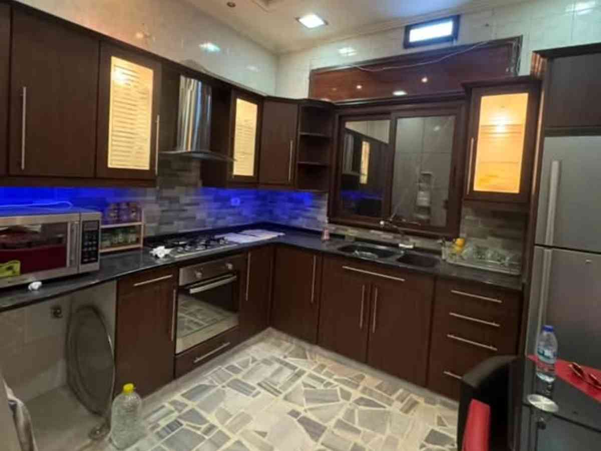 شقة 4 غرف طابق 2 مع فرش للإيجار
