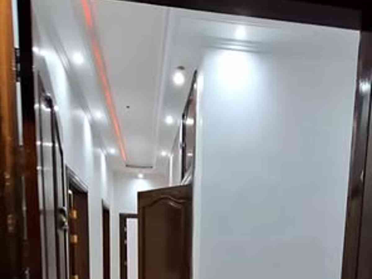 شقة 5 غرف طابق 2 للإيجار