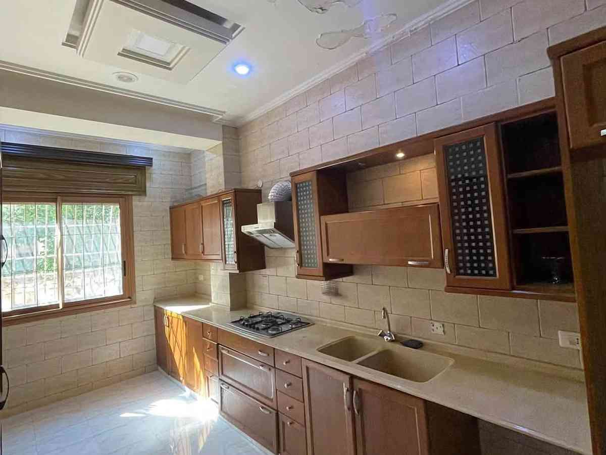 شقة 5 غرف طابق 1 للإيجار