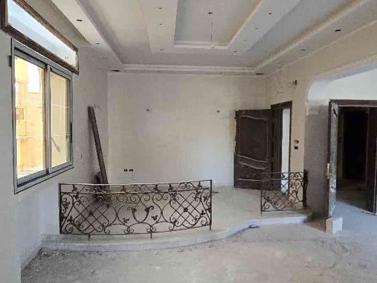 شقة 6 غرف طابق 3 للإيجار
