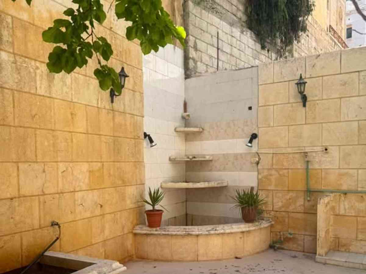 شقة 6 غرف للإيجار