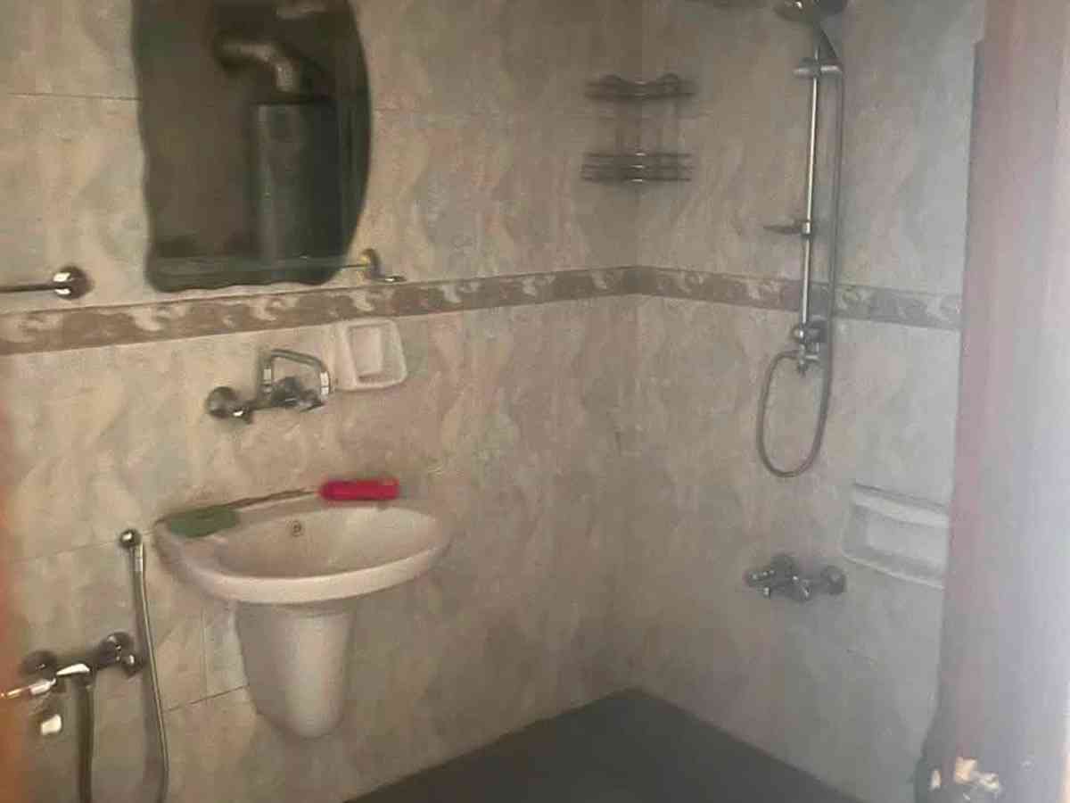 شقة 4 غرف طابق 3 للإيجار