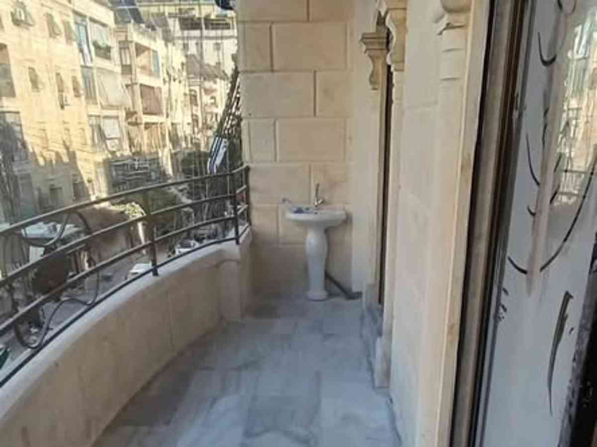 شقة 5 غرف 130م² طابق 2 للبيع