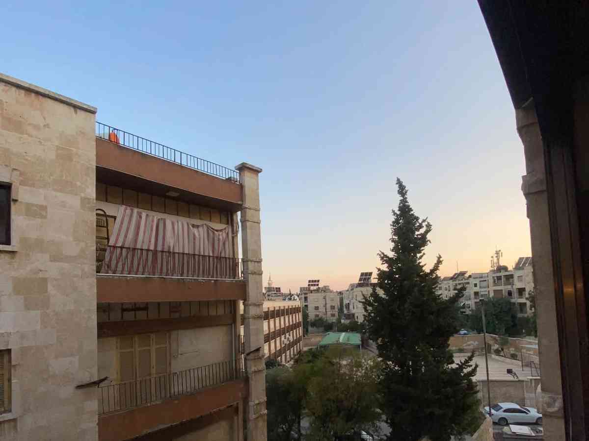 شقة 6 غرف 240م² طابق 2 للإيجار