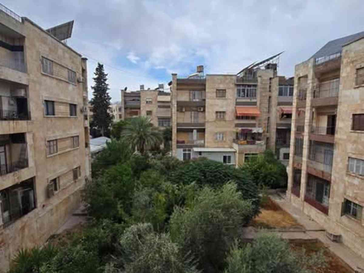 شقة 6 غرف 240م² طابق 2 للإيجار