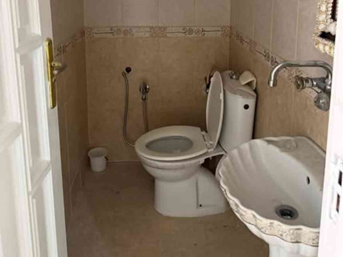 شقة 6 غرف طابق 1 للإيجار