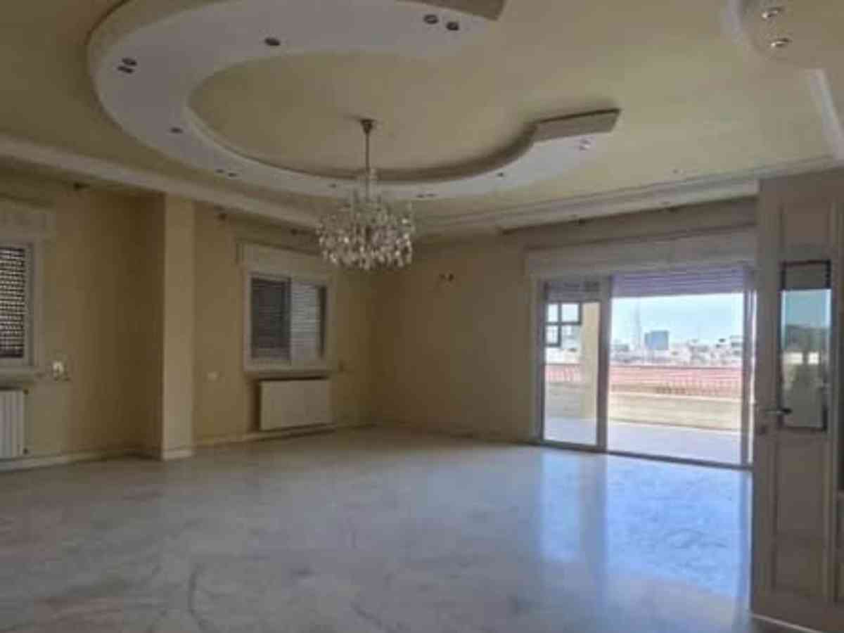 شقة 7 غرف 425م² طابق 4 للبيع