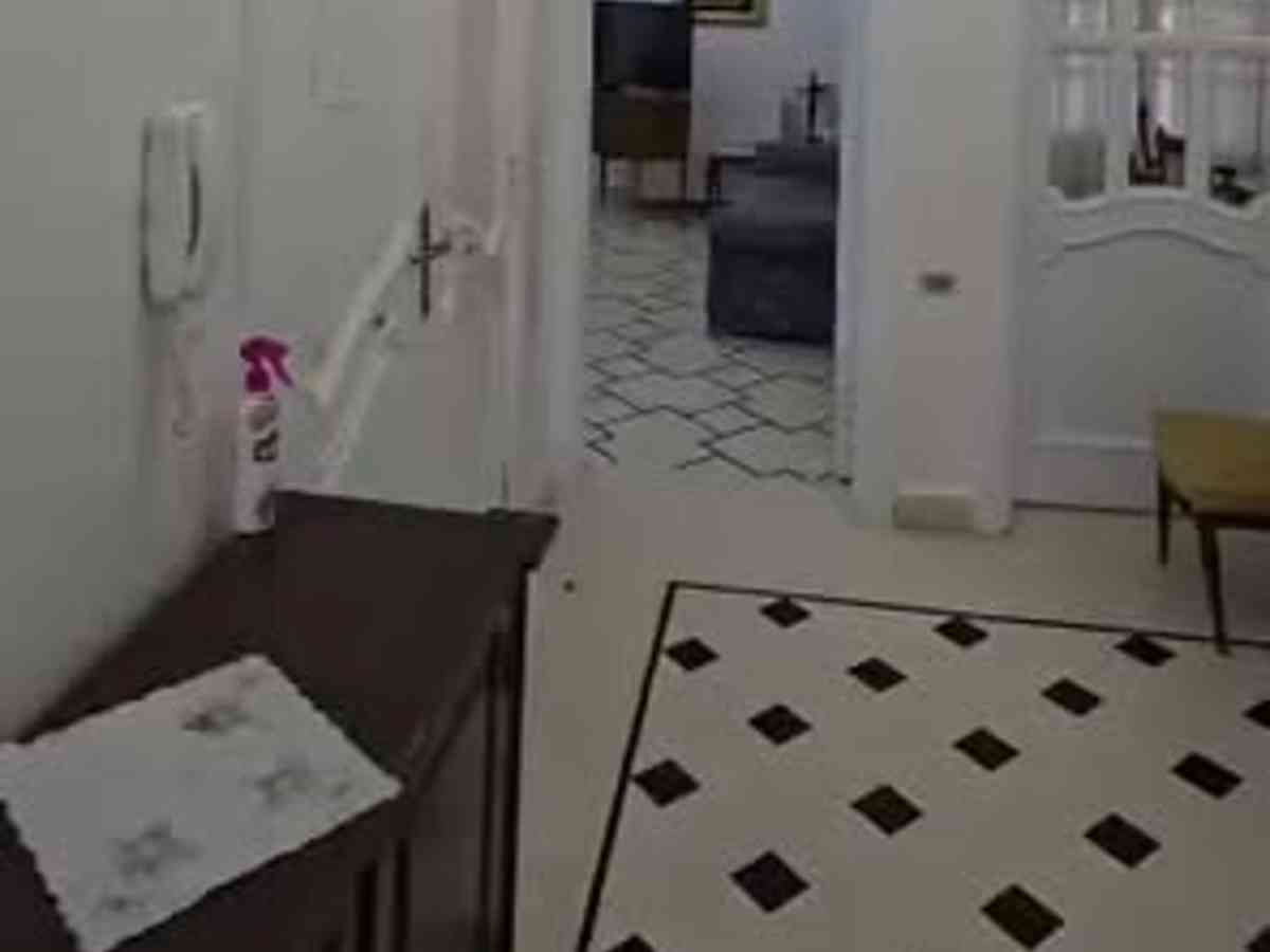 شقة 6 غرف طابق 2 للإيجار