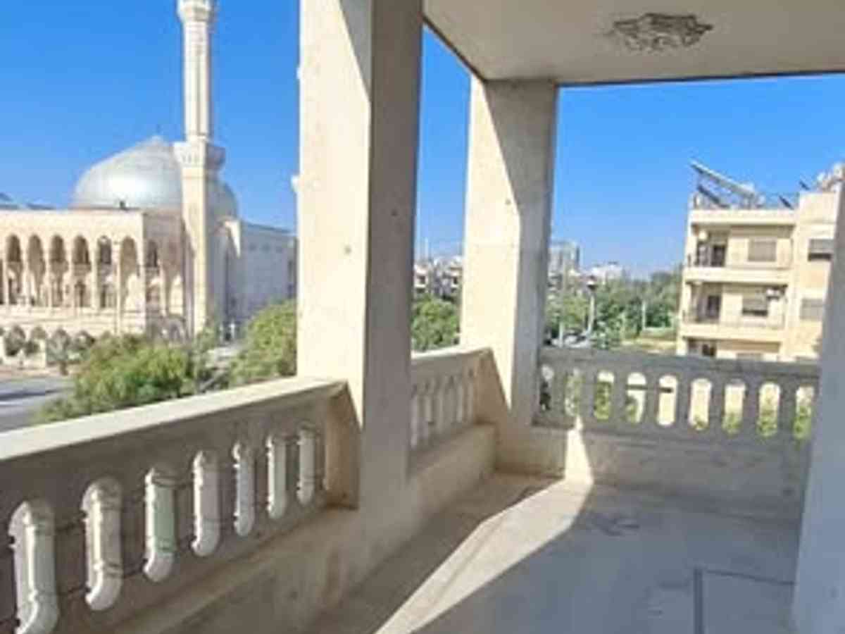 شقة 6 غرف طابق 2 للإيجار