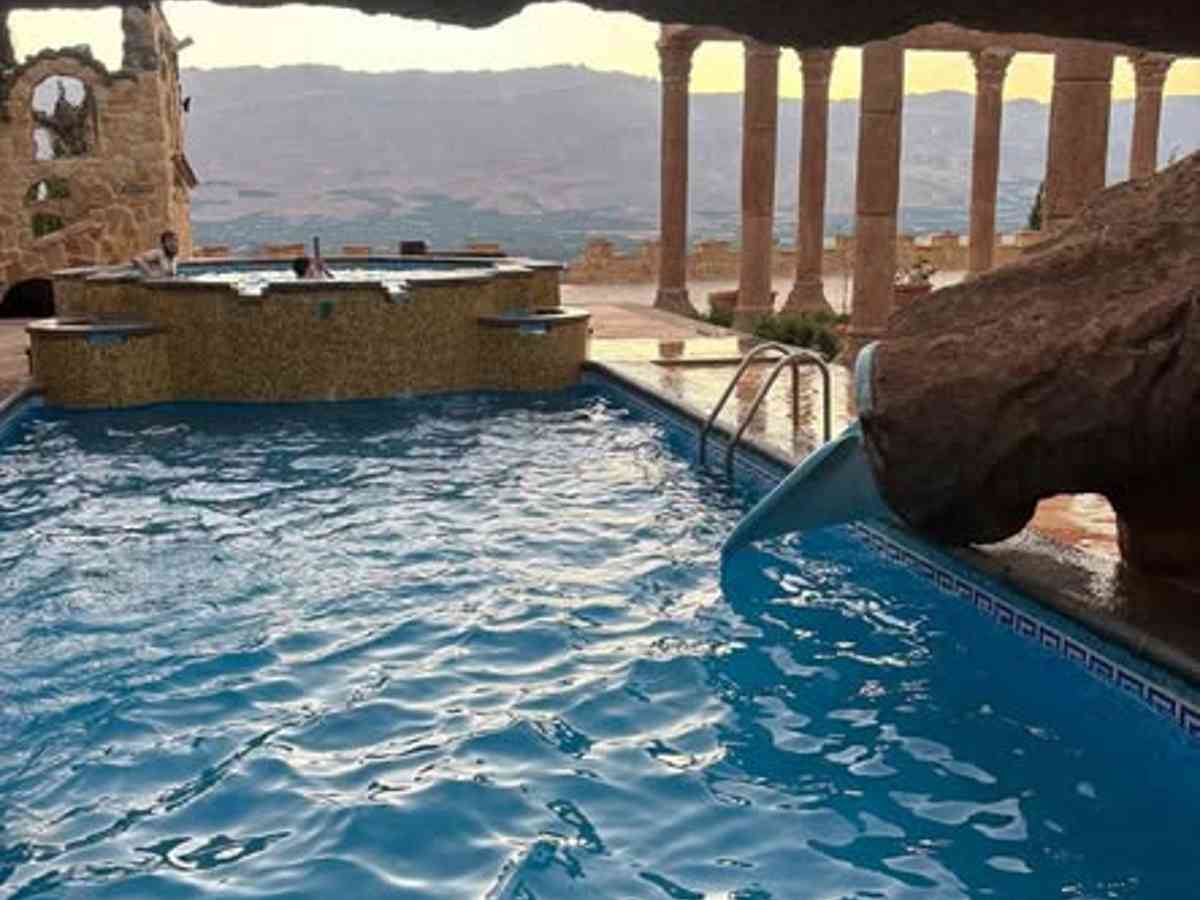 فيلا 4 غرف 1 صالات للإيجار اليومي