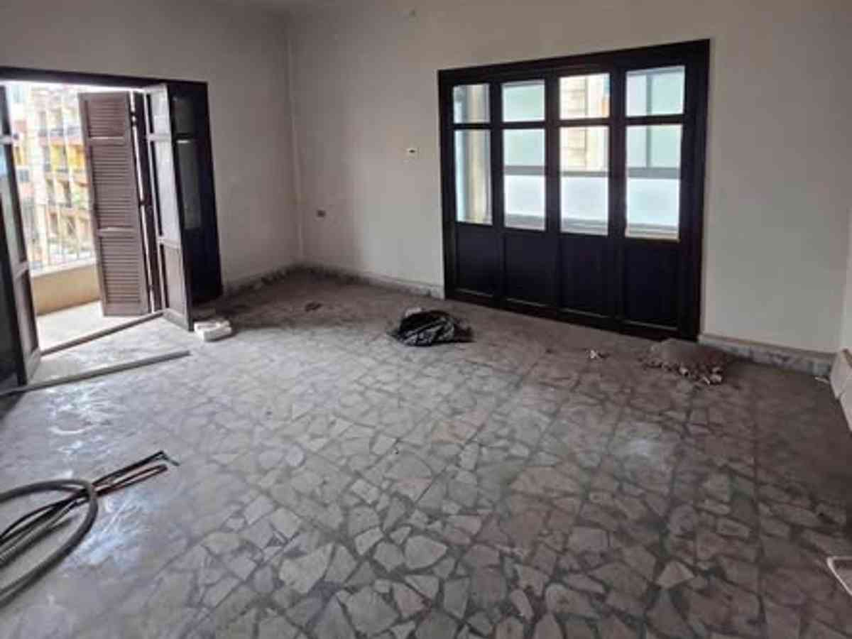 شقة 6 غرف 240م² طابق 2 للإيجار