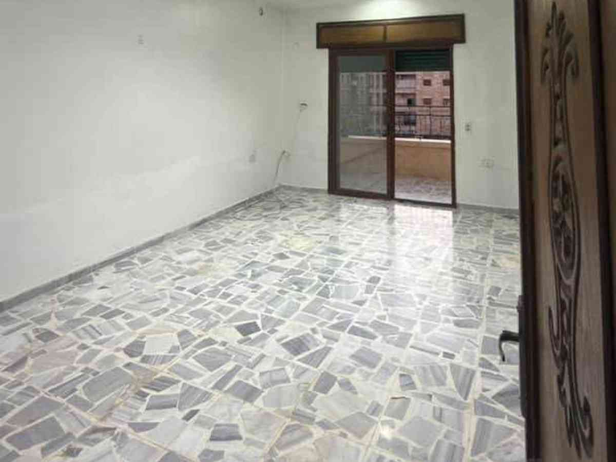 شقة 6 غرف طابق 3 للإيجار