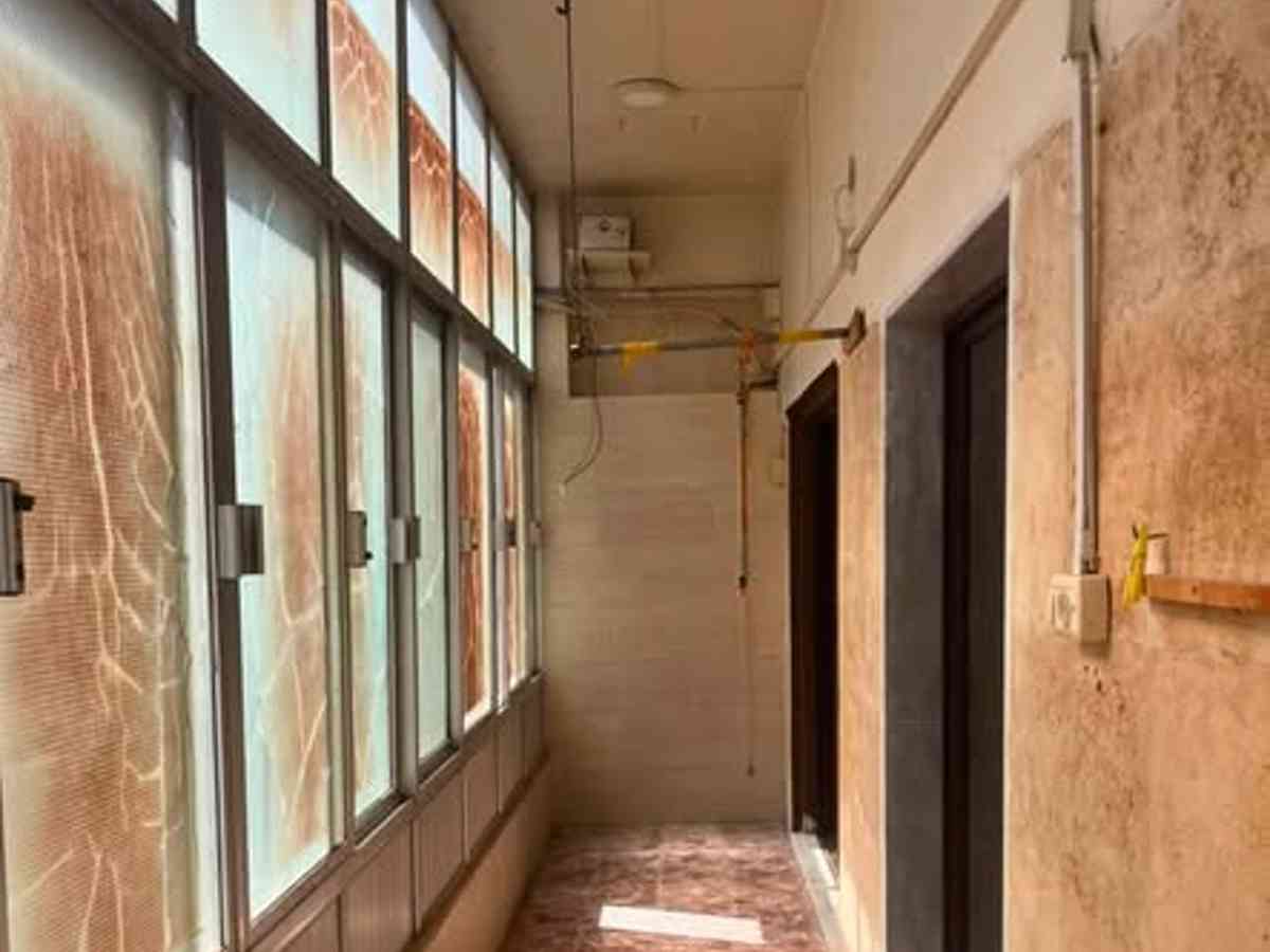 شقة 4 غرف طابق 3 للإيجار