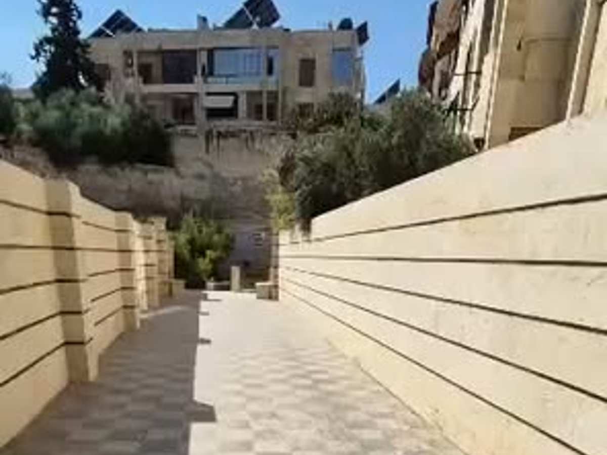 شقة 6 غرف 1 صالات 900م² للبيع