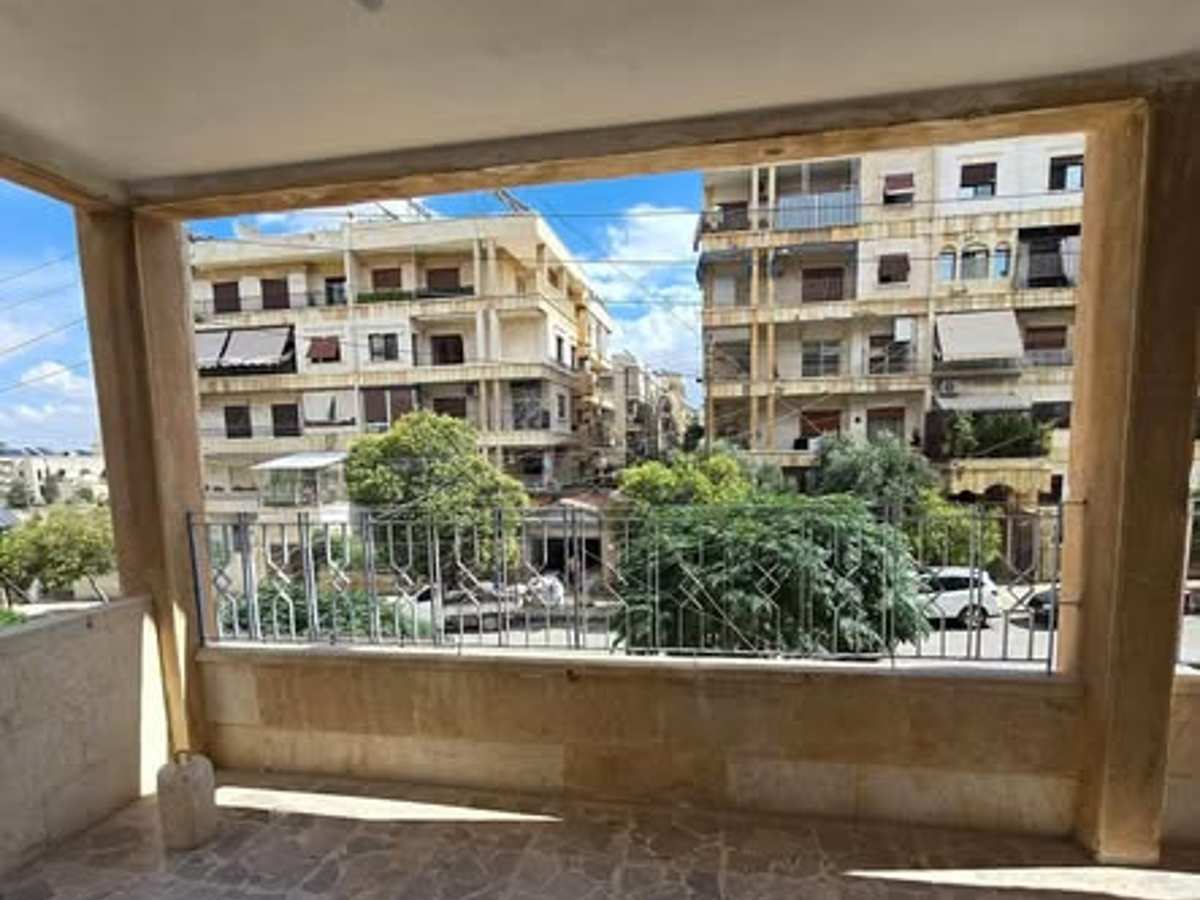 شقة 6 غرف طابق 1 للإيجار