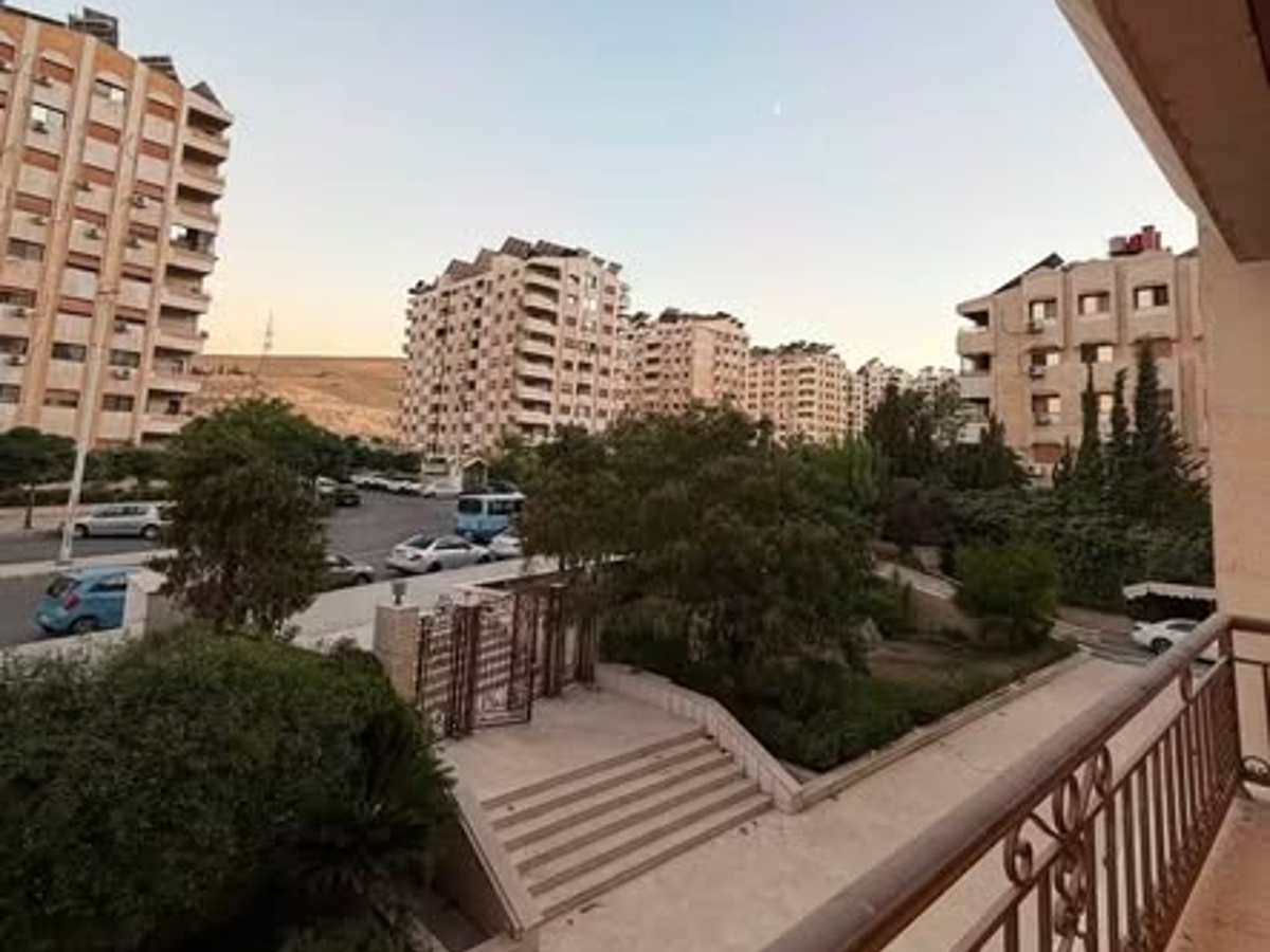 شقة 180م² طابق 1 مع فرش للإيجار