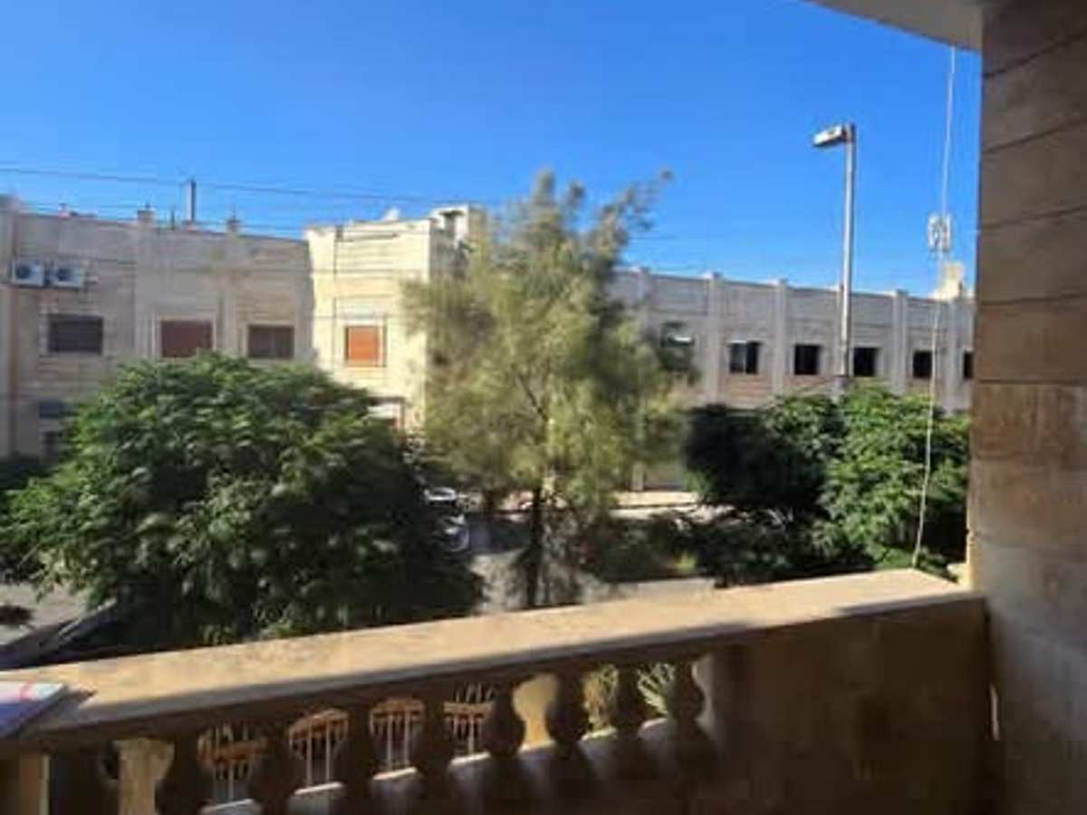 شقة 6 غرف طابق 1 للإيجار