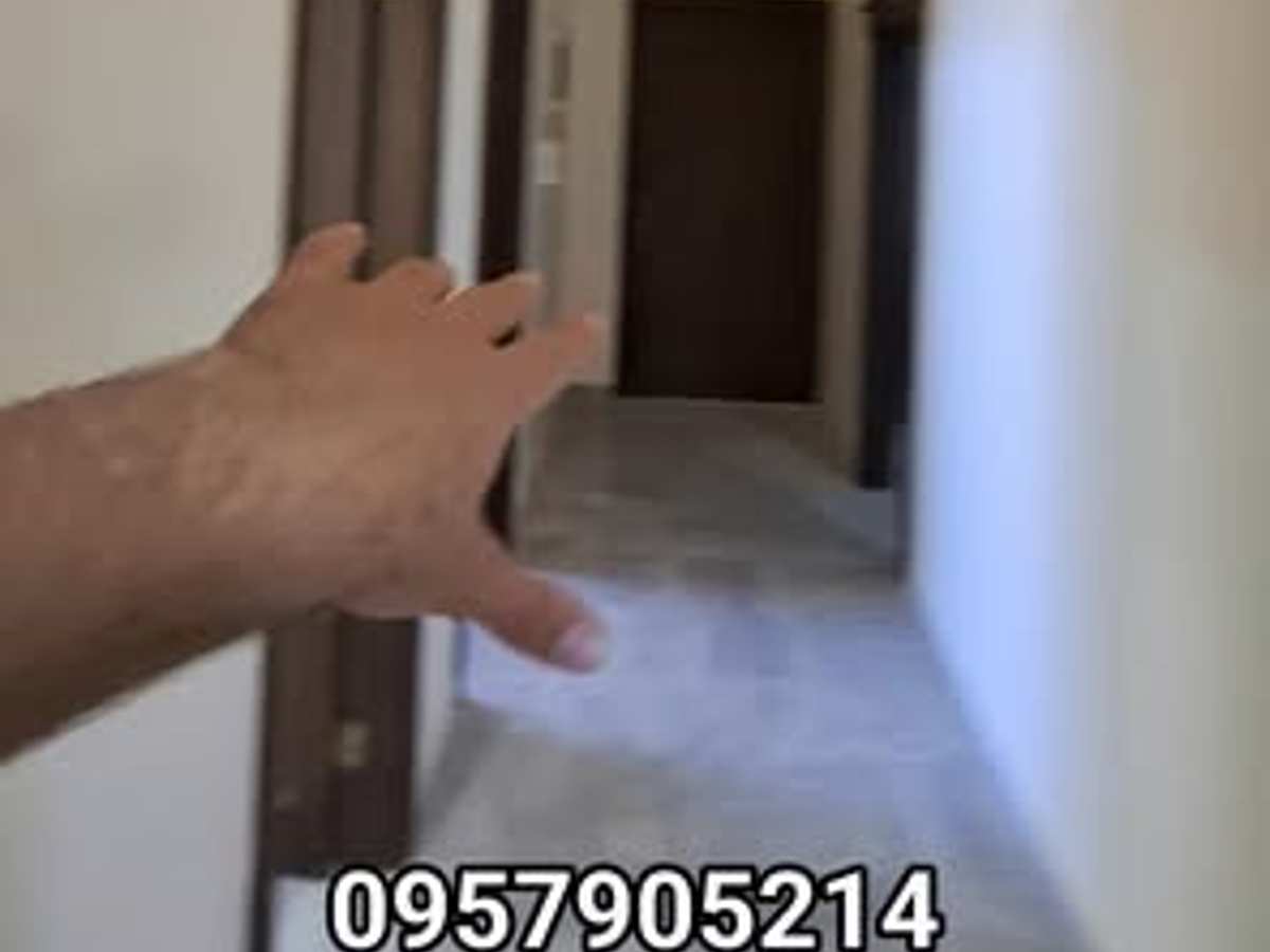 شقة 6 غرف طابق 3 للبيع