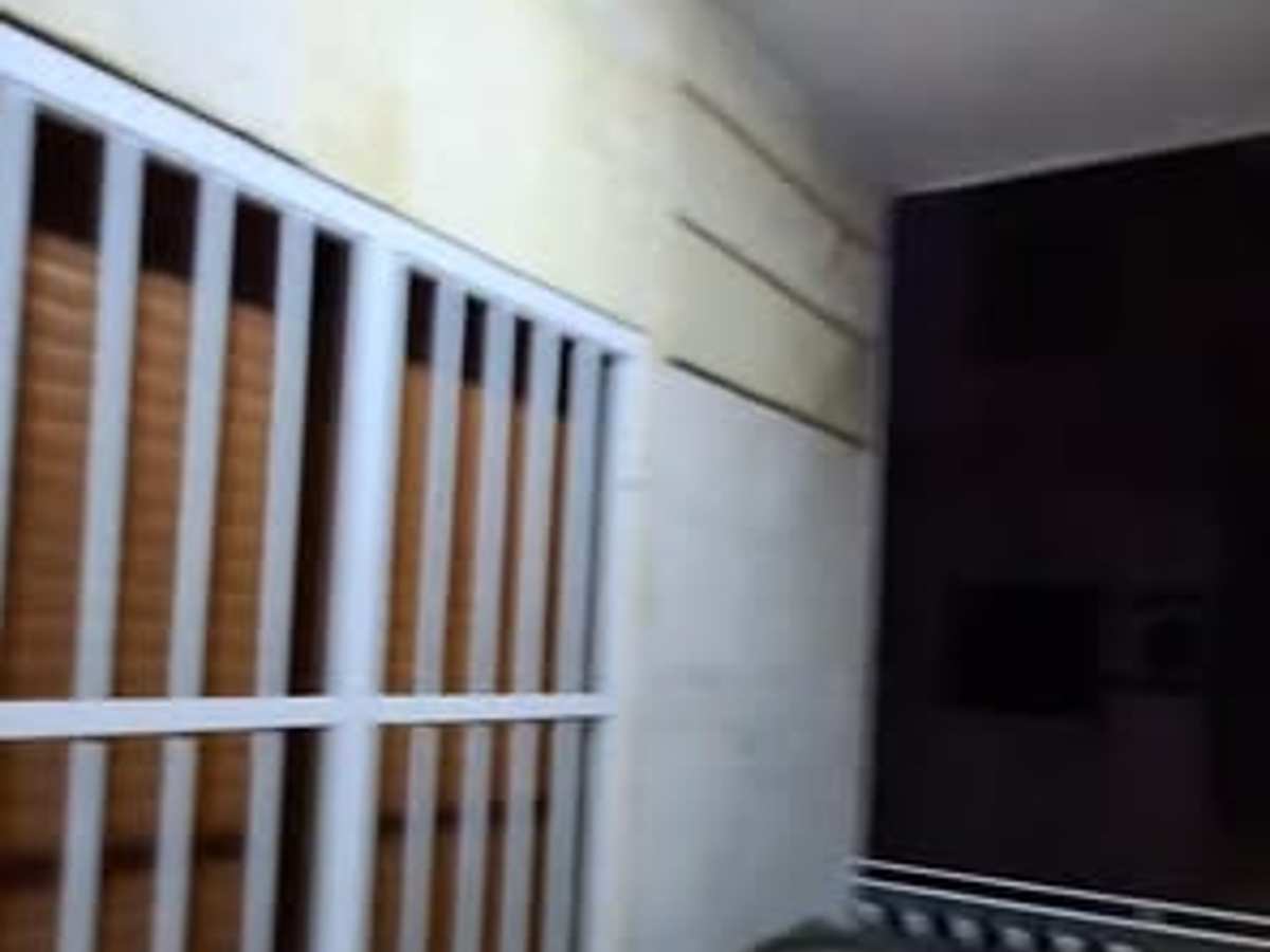 شقة 5 غرف طابق 2 للبيع