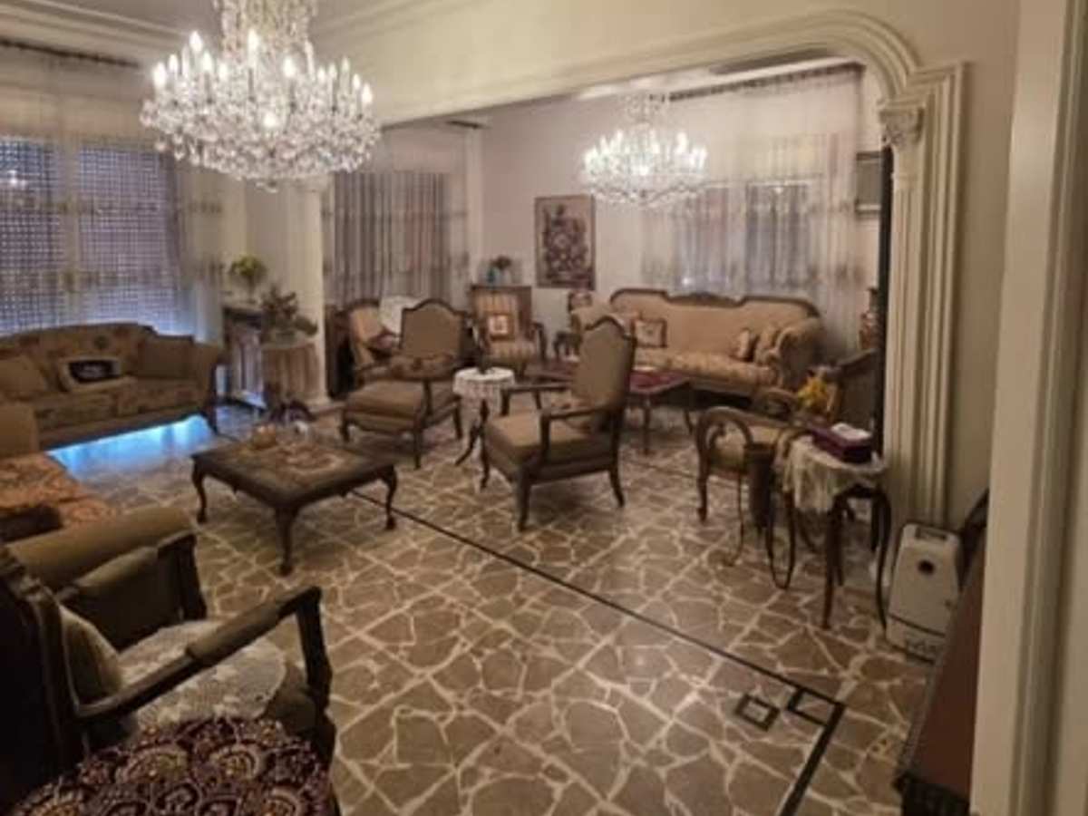شقة 6 غرف 240م² طابق 3 للبيع