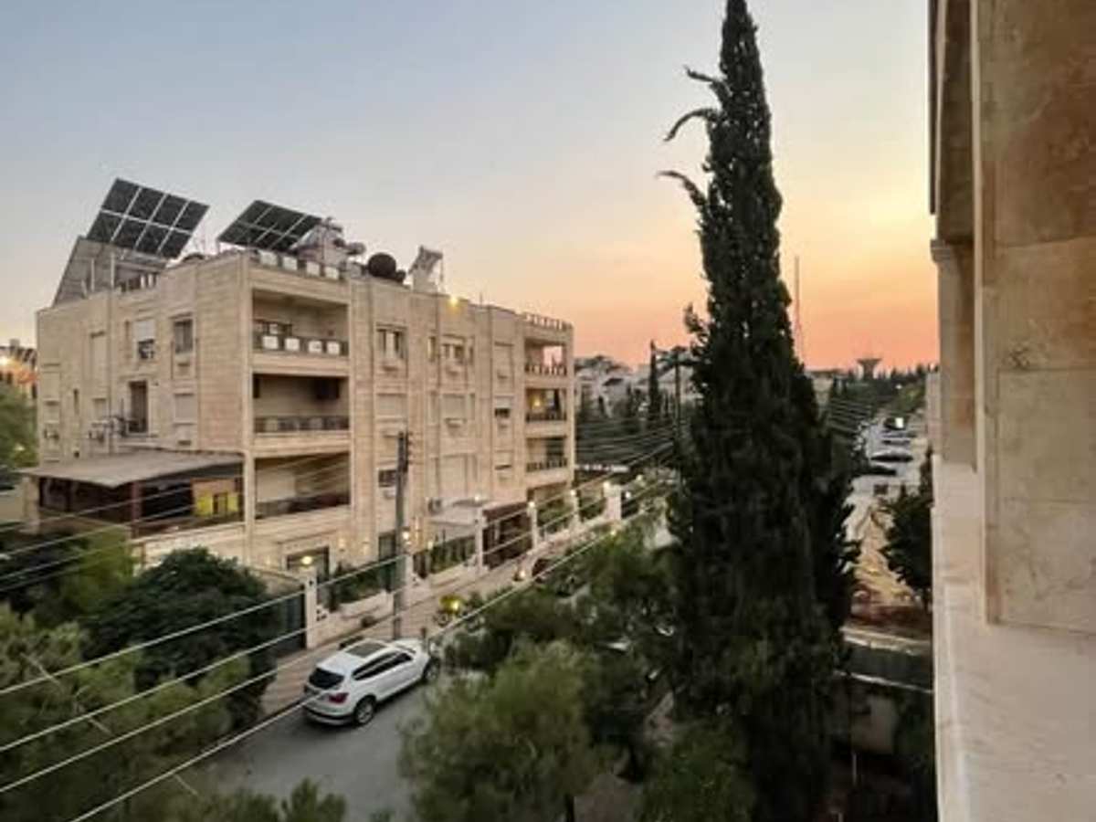 شقة 6 غرف طابق 2 للإيجار