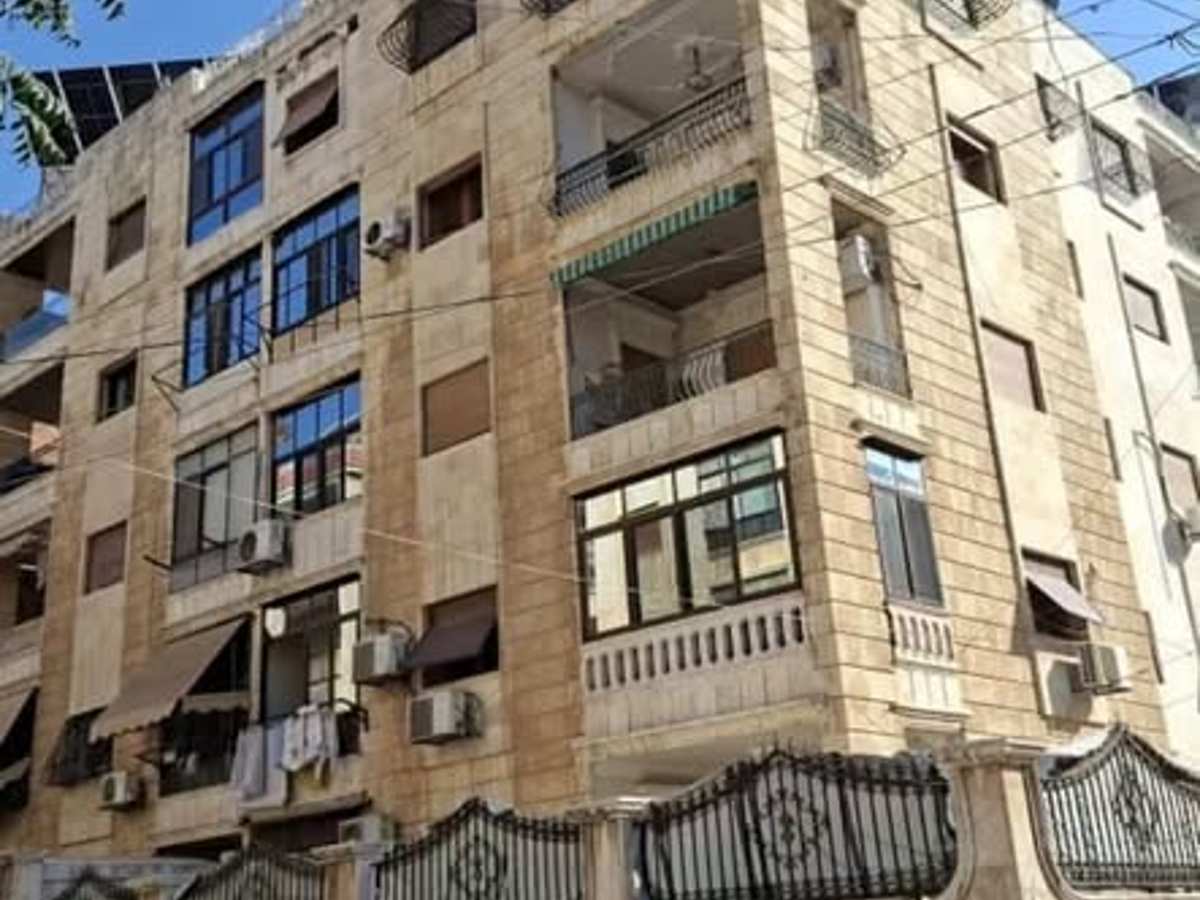 شقة 5 غرف طابق 3 للبيع