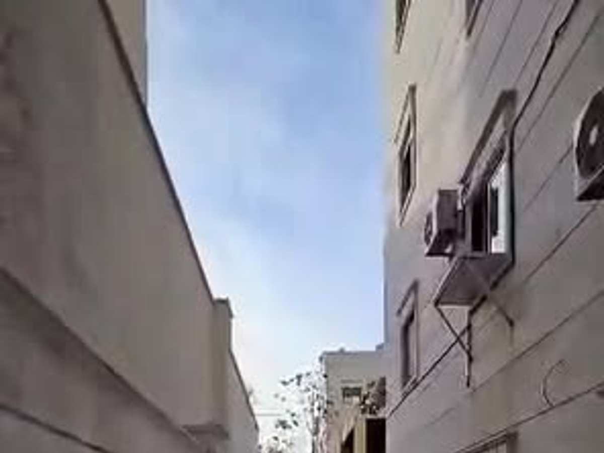 شقة 5 غرف 1 صالات طابق 1 للبيع