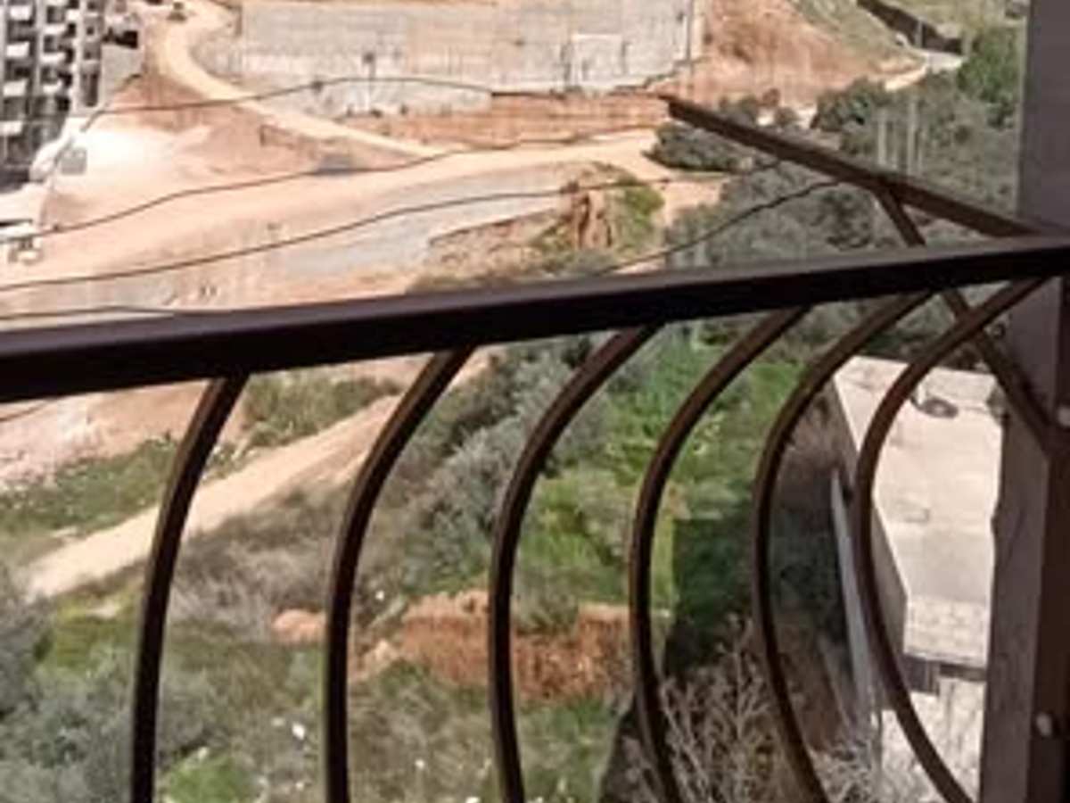 شقة طابق 3 مع فرش للبيع