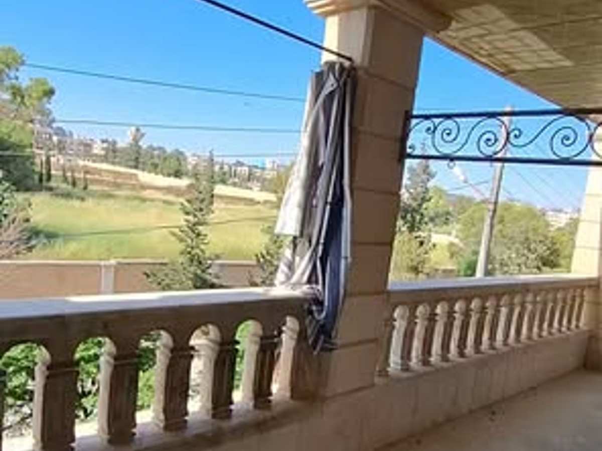 شقة 6 غرف 270م² طابق 1 للبيع