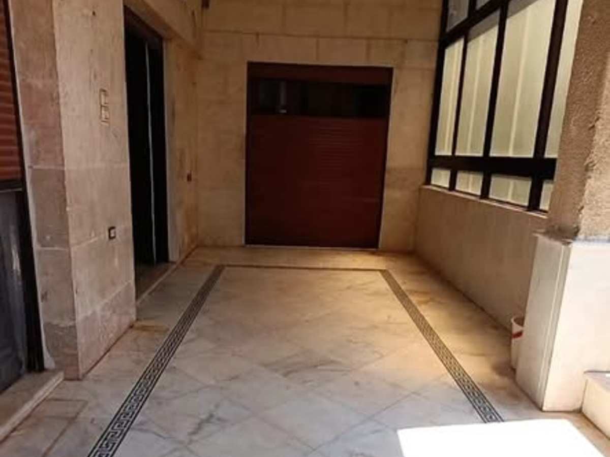 شقة 6 غرف طابق 3 للبيع