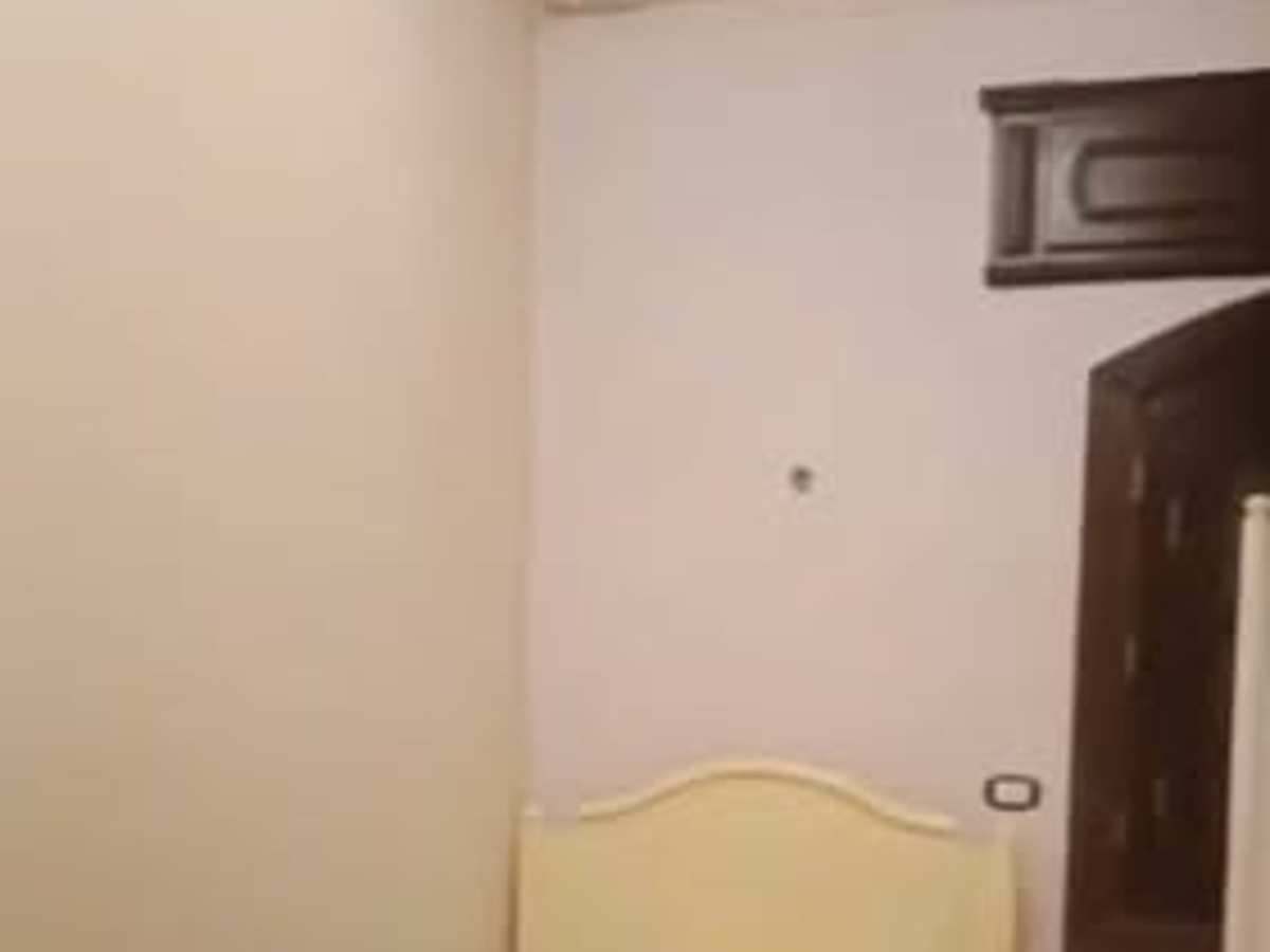 شقة 7 غرف طابق 1 للبيع