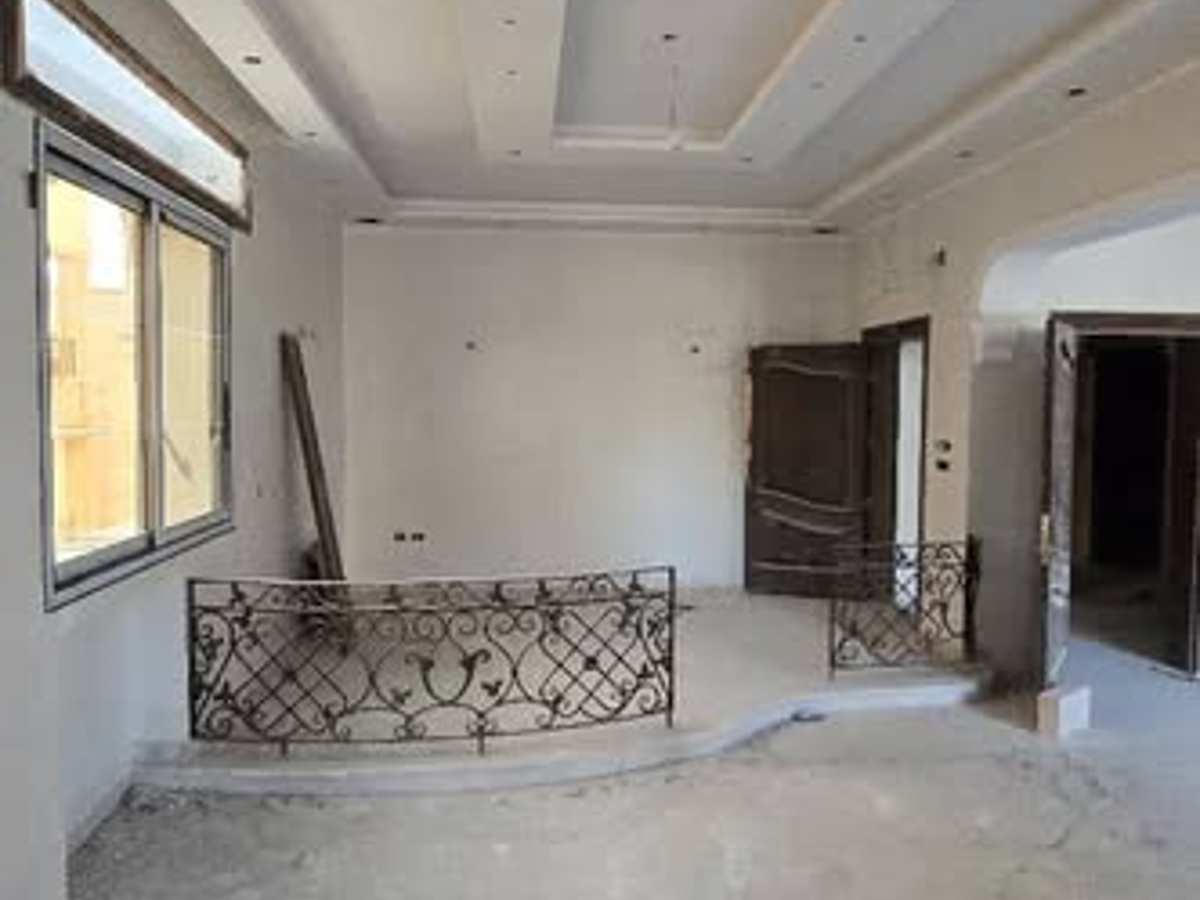 شقة 6 غرف طابق 3 للإيجار