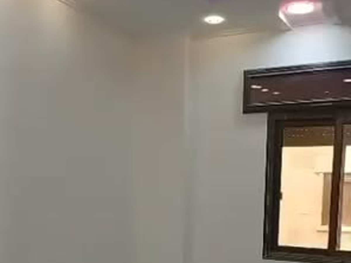 شقة 4 غرف طابق 3 للإيجار