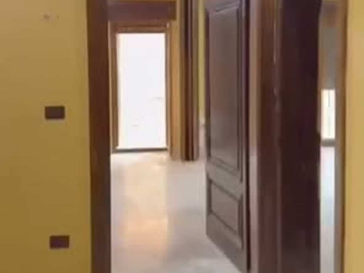 شقة 6 غرف 300م² طابق 1 للإيجار