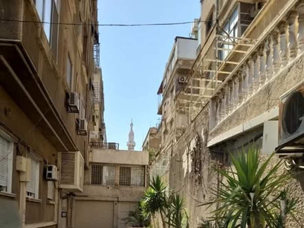 شقة 3 غرف 1 صالات طابق 2 مع فرش للإيجار