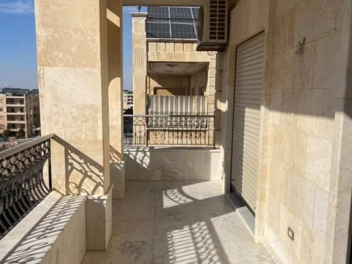شقة 6 غرف طابق 4 للإيجار
