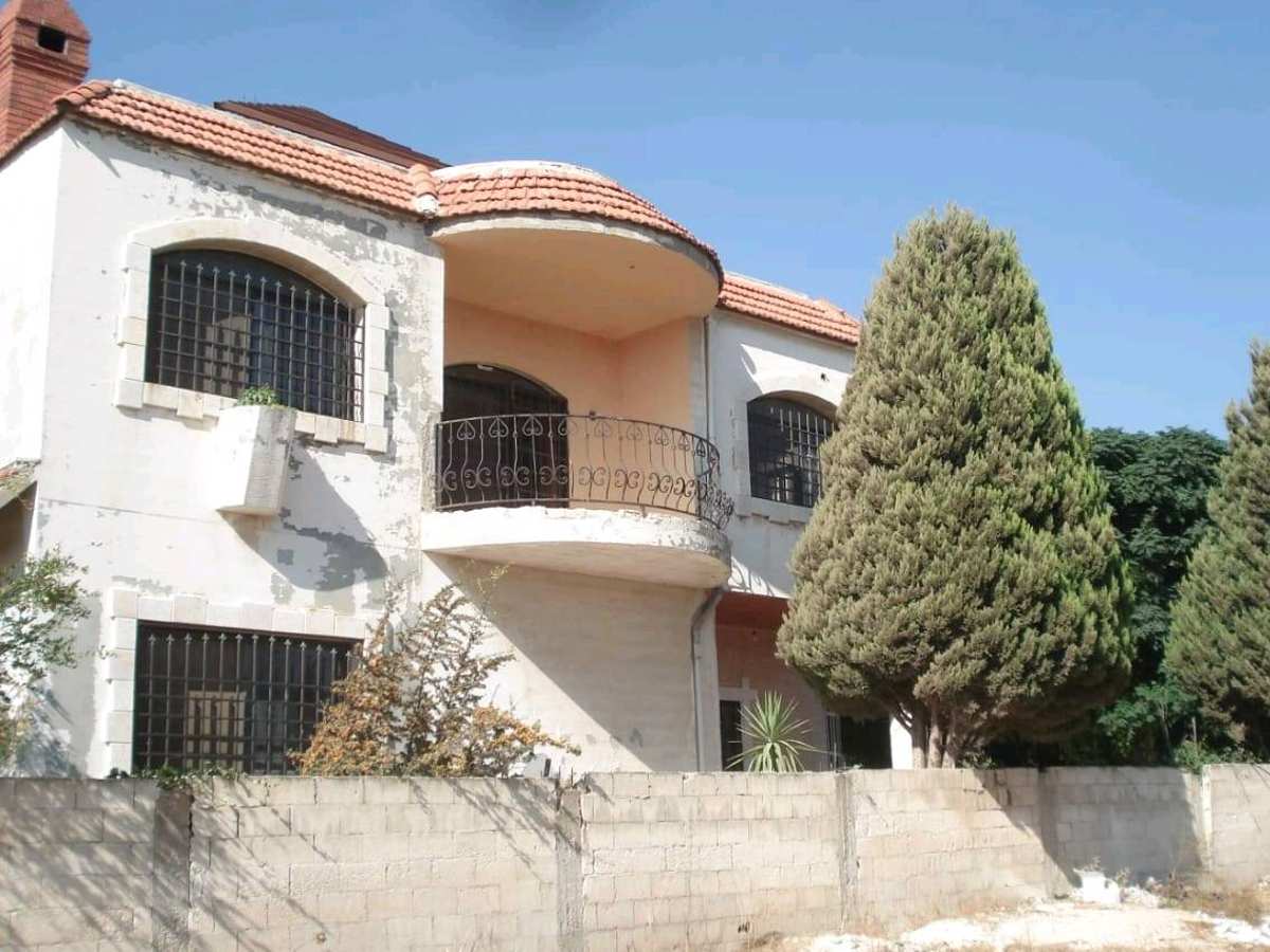 مزرعة 10 غرف 2000م² للبيع