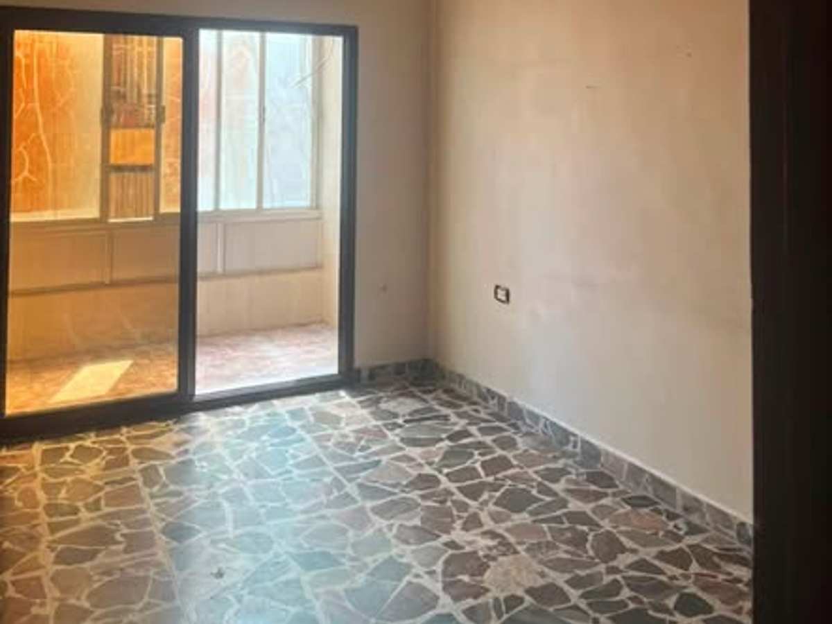 شقة 4 غرف طابق 3 للإيجار