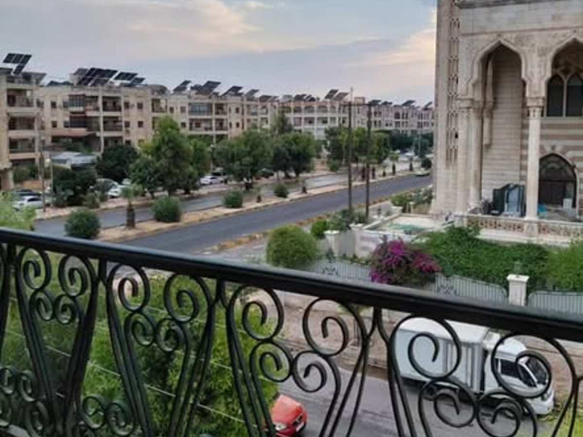 شقة 6 غرف طابق 2 للبيع