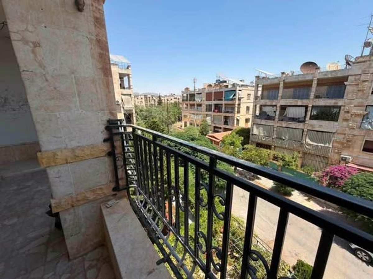 شقة 5 غرف 200م² طابق 2 للإيجار