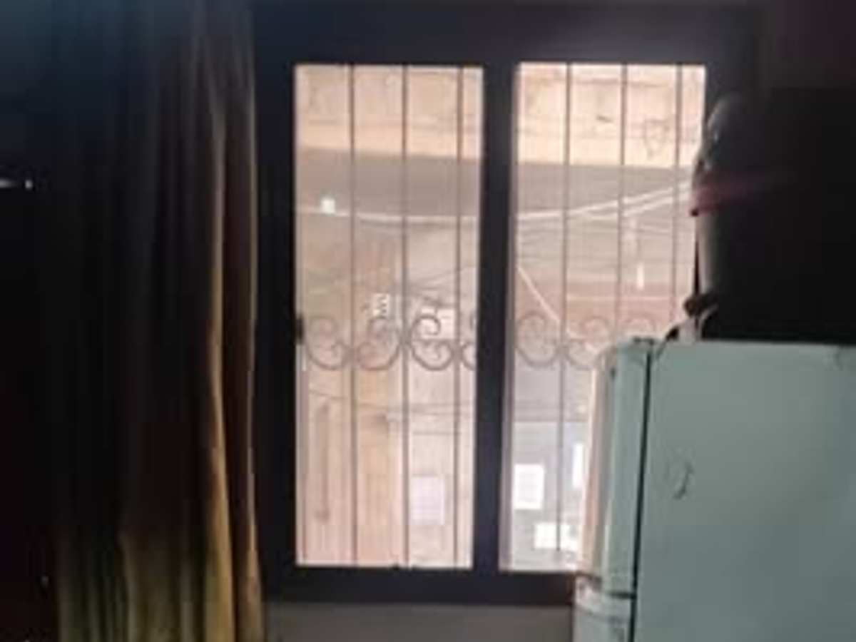 غرفة مع فرش للإيجار